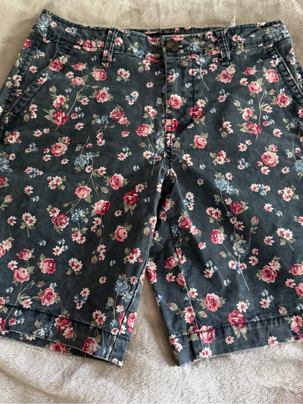 Aeropostale Navy Floral Flat Front Men’s Shorts